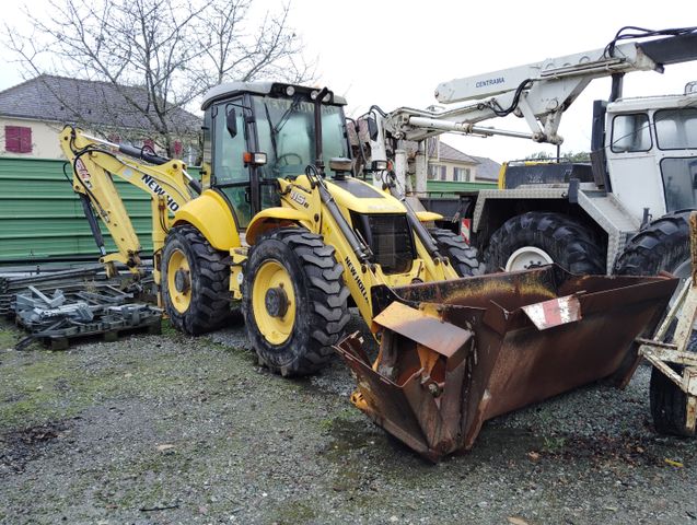 Tractopelle NEW HOLLAND L115 BPA, environ 7100 heures, pneus hors...