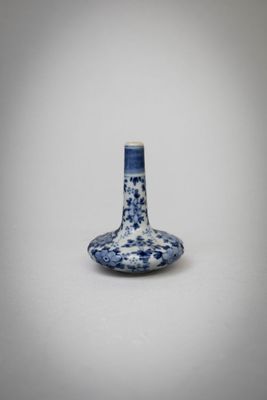 CHINE, fin du XIXe siècle Bouteille En porcelaine À décor bl…