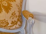 two chairs that are sitting next to each other in a room