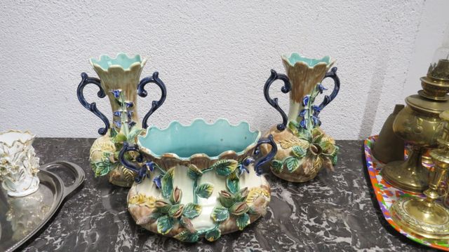 Garniture de cheminée en barbotine (accidents)