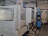une machine qui se trouve à l'intérieur d'un bâtiment