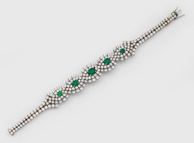 un bracelet d'émeraudes et de diamants
