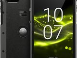 l'arrière d'un téléphone portable noir sur fond vert