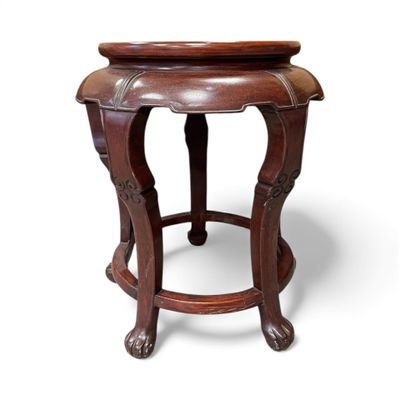 CHINE Tabouret en bois à décor incrusté de laiton d'un déess… - Photo 1
