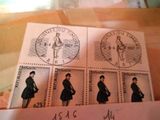 quatre timbres représentant une femme en robe et un homme en manteau