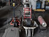 tout un tas d'outils qui traînent dans le garage