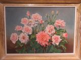 un tableau représentant des roses roses dans un cadre en bois
