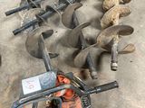 beaucoup d'outils qui traînent par terre