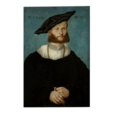 portrait d'un homme portant un chapeau noir et une chaîne autour du cou