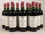 six bouteilles de vin rouge alignées sur une table