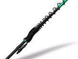 une image représentant un stylo noir et vert avec un manche vert
