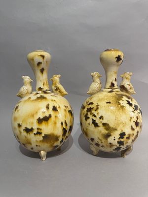 two vases that are sitting next to each other on a table