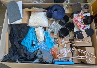 219 / 1 palette de 89kg de mix ( support téléphone, ci…