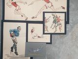 quatre photos différentes d'un homme jouant au football accrochées au mur
