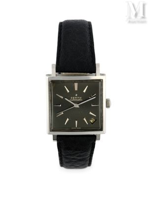 un gros plan d'une montre noire dont le cadran est orné de chiffres romains