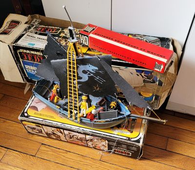 Dans le dressing : Deux boîtes Star Wars Retour du Jedi sans… - Photo 1