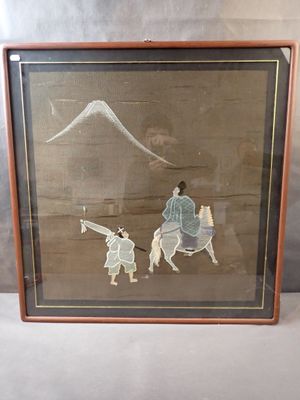 tableau encadré représentant un homme à cheval en compagnie d'une femme et d'un enfant