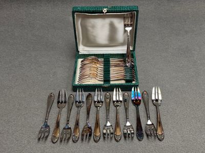 NEUF 12 fourchettes à gâteaux CHRISTOFLE modèle AMERICA