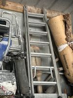 Un ensemble de cinq échelles dont 4 coulissantes et une éche… (photo 5)