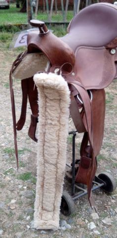 Selle Western Cuir 17,5 '' .  Sangle Doublé mouton 93 cm . Tapis ...
