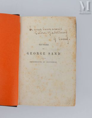 un livre ouvert avec une couverture orange et une citation écrite à la main