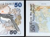 trois représentations différentes d'un oiseau sur un billet de banque comportant l'image d'un oiseau