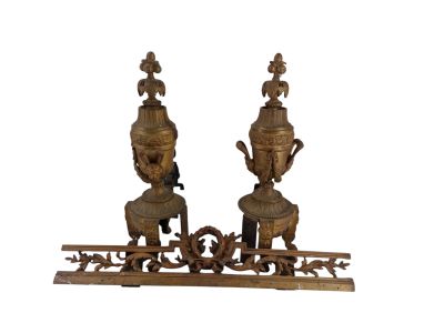paire de figurines anciennes en laiton représentant un homme et une femme