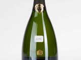 La bouteille de champagne est vide et prête à être remplie.