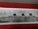 une photo représentant un dessin d'un grand navire posé sur une table