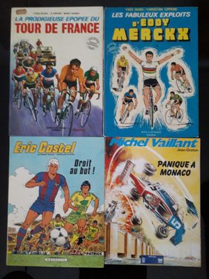 trois livres posés sur une table, à côté d'un homme à vélo