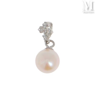 une image représentant un pendentif composé d'une perle et d'un diamant sur fond blanc