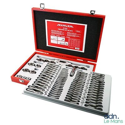 une image représentant un ensemble d'outils dans un coffret rouge