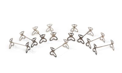 WOLFERS Suite de neuf porte-couteaux en argent 800°/°°. Les …