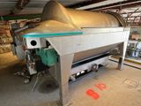 une machine qui se trouve à l'intérieur d'un bâtiment