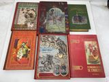 un grand nombre de livres posés sur une table