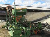 a green machine that is sitting on the ground