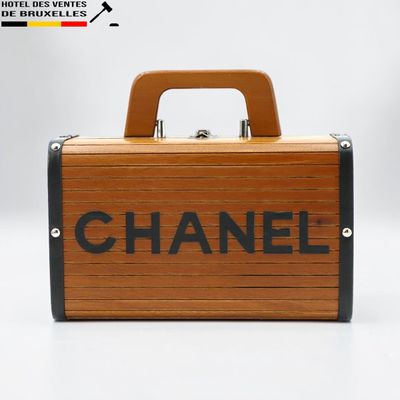 étui en bois Chanel avec poignée