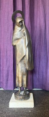a statue of a man with a hat and a cloak