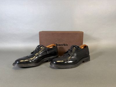 Church's. Paire de chaussures "Grafton" à lacets en cuir noi…