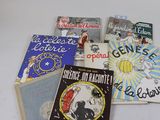 plusieurs livres pour enfants sont alignés sur une surface blanche