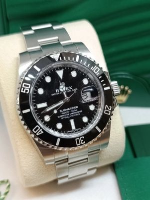 rolex submarine watch with black dial and black bezel