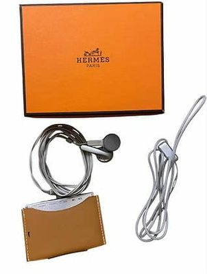 HERMÈS Radio Portable dans son étui en cuir Swift Gold avec …