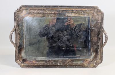 une personne se prenant en photo dans un miroir