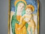 une photo d'un carreau de céramique représentant la Vierge à l'Enfant