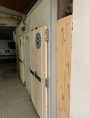 Chambre de pousse à 2 portes, sans marque apparente, usagée.