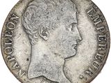 gros plan d'une pièce de monnaie sur laquelle figure un visage de femme