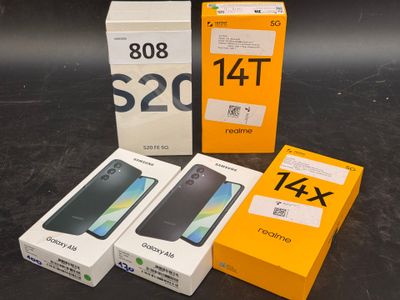trois cartons de Samsung Galaxy S20, S20, S20, S20, S20, S20, S20, S20 et S20