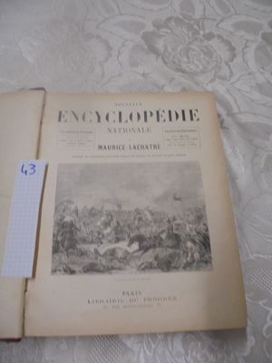 un livre ouvert sur lequel figure l'illustration d'une bataille