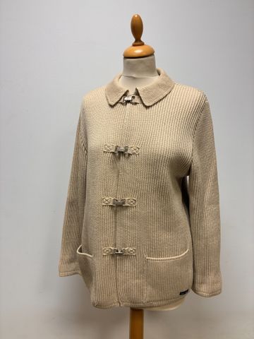 Lot comprenant un gilet beige en laine Saint-James, 1 pull rose e...