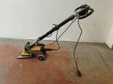 a small machine that is sitting on the floor